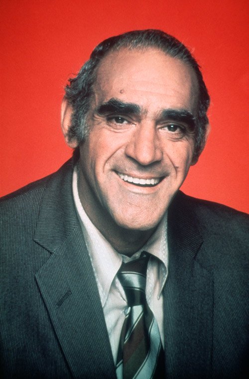 
Nam diễn viên Abe Vigoda vừa qua đời ở tuổi 94
