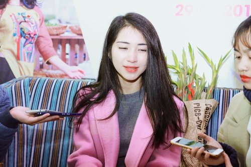 
Hòa Minzy khóc sưng mắt trong buổi họp báo Ăn gì đây 2 mới đây.
