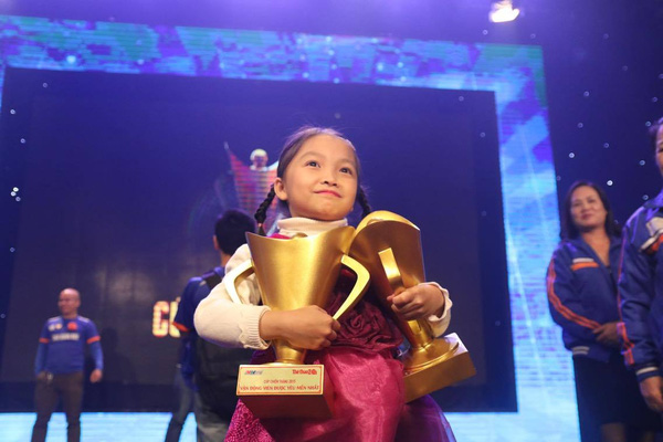
Siêu kỳ thủ nhí giành cú đúp giải thưởng tại Gala cúp Chiến Thắng 2015.
