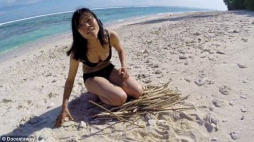 
Reikko Hori, 22 tuổi, được thả xuống hòn đảo hoang Amparo ở ngoài khơi Indonesia.
