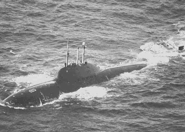 
Tàu ngầm Alpha khi được Liên Xô chạy thử
