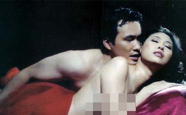 Phân cảnh trần trụi của Hoa hậu Việt Nam năm 1992 Hà Kiều Anh và Chi Bảo trong phim “Đẻ mướn” nhận nhiều “gạch, đá” từ khán giả.