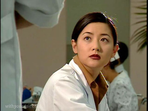
Lee Young Ae trong bộ phim đình đám một thời Anh em nhà bác sĩ. Bộ phim cũng đã đưa tên tuổi người đẹp đến gần với công chúng hơn
