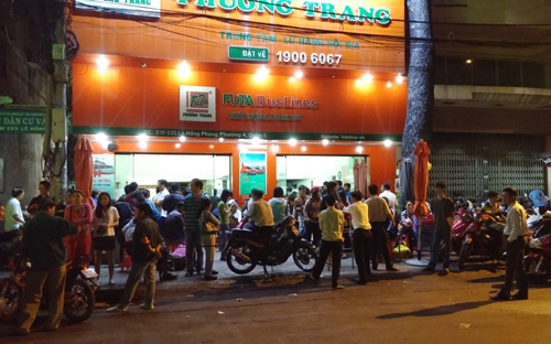 Từ 3h sáng đã có hàng trăm người đi “săn” vé xe tết của hãng Phương Trang