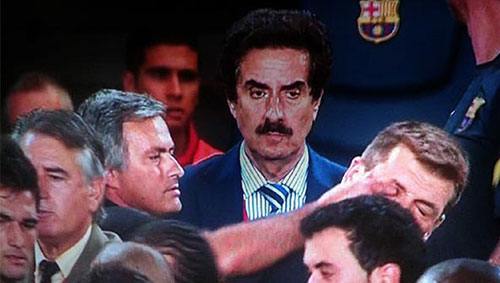 
Mourinho và cú móc mắt Tito Vilanova
