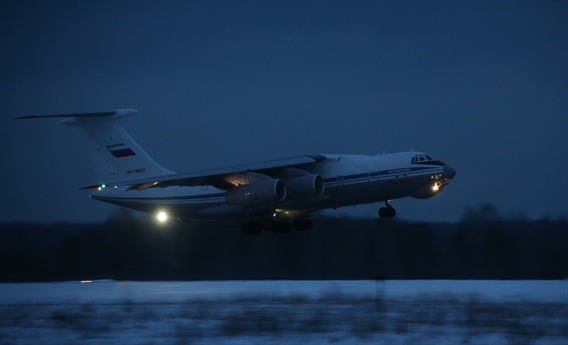 
Với công nghệ mới, Il-76MD-90A dễ dàng cất và hạ cánh trong đêm tối.
