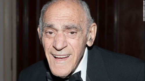 
Abe Vigoda qua đời ở tuổi 94.
