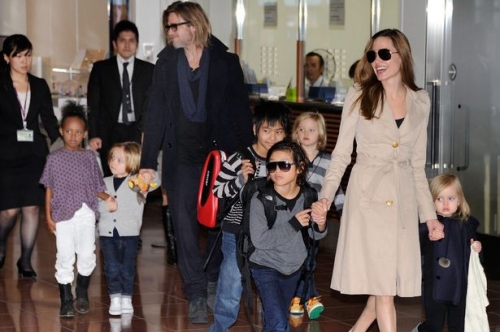
Gia đình đông đúc của vợ chồng Angelina Jolie và Brad Pitt.
