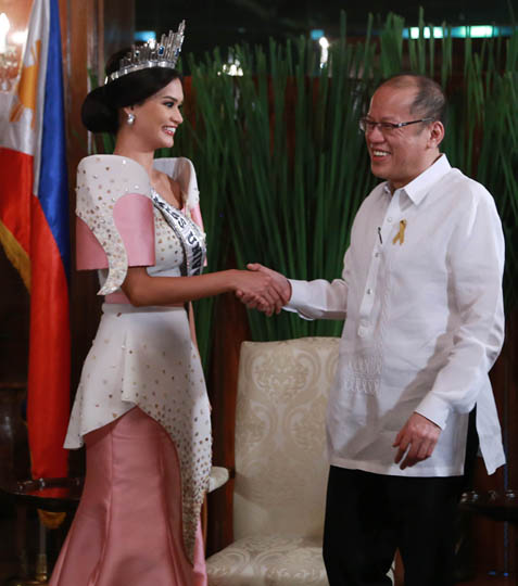 
Pia Wurtzbach gặp gỡ Tổng thống Philippines sáng nay
