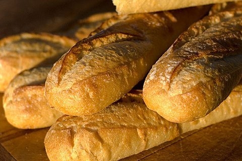 Bánh mì nướng với mứt cần tránh vì có chứa đường tinh khiết. Ảnh minh họa.