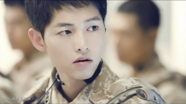 
Sau Hậu duệ mặt trời, tên tuổi của Song Joong Ki đã được nâng lên một tầm cao mới.
