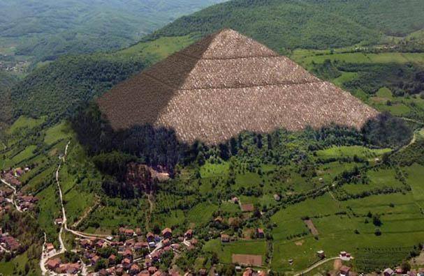 
Năm 2005, tiến sĩ Sam Osmanagich tuyên bố rằng nhiều ngọn đồi ở Thung Lũng Visoko của Bosnia chính là cái nôi của một nền văn minh kim tự tháp cổ đại. Ảnh: Internet.

