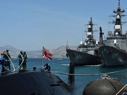 
Ngoài Mỹ và Philippines là 2 lực lượng chính tham gia tập trận, Nhật Bản dù chỉ góp mặt trong vai trò quan sát viên nhưng cũng gửi 2 tàu khu trục và 1 tàu ngầm đến căn cứ Subic.
