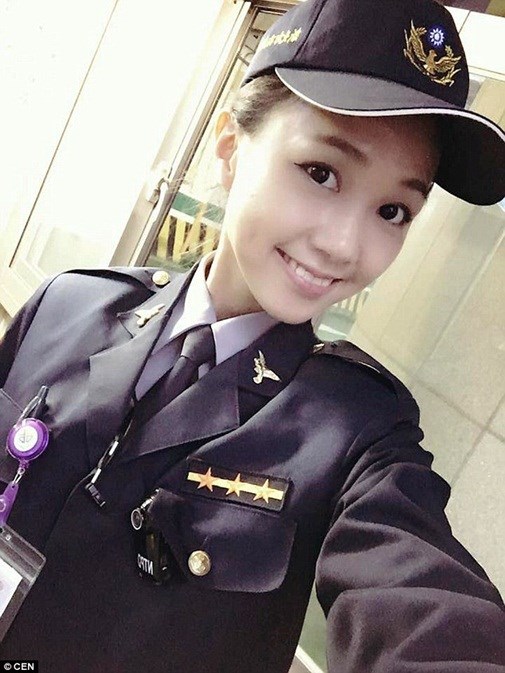 Huang Yichun được ngợi ca là nữ cảnh sát trẻ xinh đẹp nhất Đài Loan.