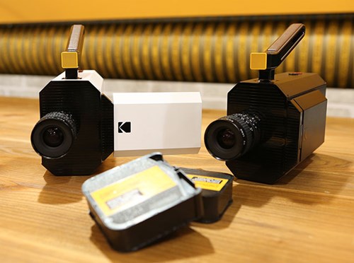 Triển lãm tiêu dùng CES 2016 (Las Vegas, Mỹ) đánh dấu sự trở lại mạnh mẽ của tập đoàn chuyên sản xuất các sản phẩm hình ảnh và thiết bị nhiếp ảnh lừng danh một thời – Kodak. Sau 3 thập kỷ ngừng sản xuất, Kodak đã đưa dòng máy quay điện ảnh huyền thoại Super 8 trở lại thế giới bằng cách kết hợp những giá trị cốt lõi của Analog và Digital, sử dụng film Super8 khổ 8mm tiêu chuẩn với mỗi cuộn phim dài 15m.