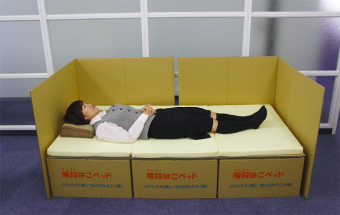 
Chiếc giường hộp độc đáo giúp người Nhật có chỗ nghỉ ngơi sau khi xảy ra động đất.
