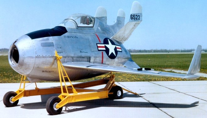 Một trong hai phiên bản thử nghiệm của máy bay XF-85 Goblin.