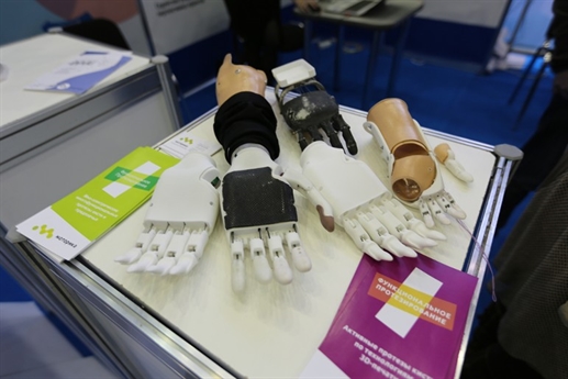 
Thiết kế bàn tay robot mô phỏng giống bàn tay con người.
