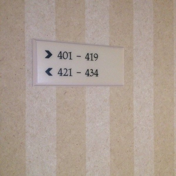 Một khách sạn bỏ luôn số phòng 420.