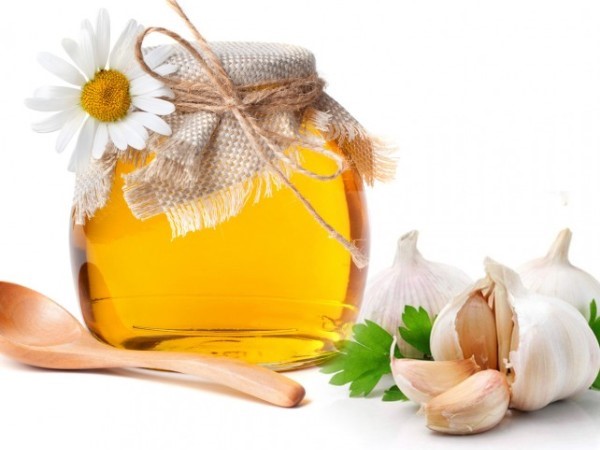 
Mật ong và tỏi là phương pháp tự nhiên điều trị hiệu quả chứng viêm họng.

