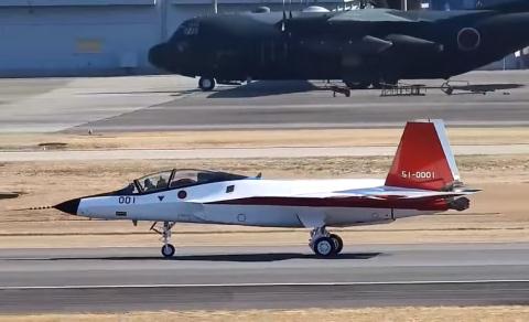 
Máy bay X-2 lần đầu chạy thử trên mặt đất.
