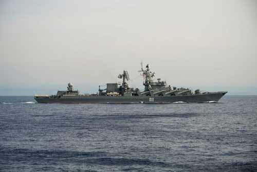 
Tàu Varvag tới từ cảng Thái Bình Dương trong khi tàu Phó Đô đốc Kulakov đến từ căn cứ Severomorsk của Nga trên bán đảo Kola. Ảnh: Tàu tuần dương tên lửa Varvag đang tuần tra trên Địa Trung Hải.
