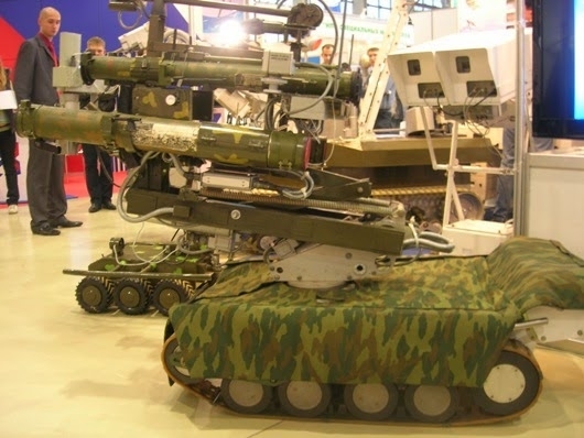 
Đây là robot chiến đấu có chức năng tấn công tiêu diệt bộ binh, công sự và xe tăng đối phương. Robot MRK-27–BT được cho là vững chắc và cơ động hơn so với các thiết bị cùng loại, trong đó có robot chiến đấu SWORDS của quân đội Mỹ.

Nó di chuyển bằng hệ thống khung bánh xích cơ động và được trang bị một khẩu súng máy Pecheneg, Súng phóng lựu tấn công RShG-2, 2 súng phun lửa Shmel và 6 lựu đạn khói.
