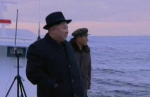 
Nhà lãnh đạo Kim Jong Un trực tiếp giám sát vụ phóng tên lửa.
