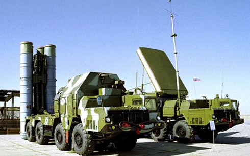 Hệ thống phòng thủ tên lửa S-300 của Nga sẽ được chuyển đến Iran vào ngày 18/2. (Ảnh: AP)