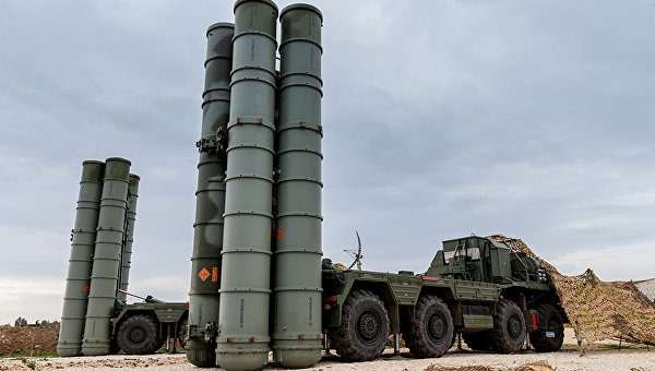 
Hệ thống phòng thủ tên lửa S-400 Triumf của Nga.
