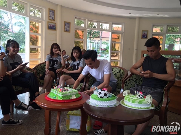 Baifern Pimchanok công khai tổ chức sinh nhật sớm và làm bánh tặng Nine  Naphat