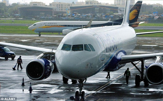 
Một chiếc máy bay của hãng hàng không giá rẻ IndiGo Airlines (Ấn Độ). Ảnh: Alamy
