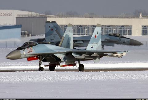 
Tiêm kích Su-35S thử nghiệm với vũ khí.
