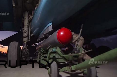 Nga lắp bom KAB-500Kr cho Su-34 tại Syria.