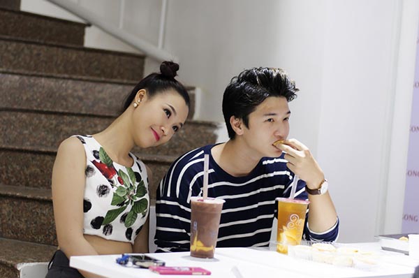 Ngoài Bảo Thy, cặp đôi Huỳnh Anh - Hoàng Oanh cũng có mặt và thu hút sự quan tâm bằng những biểu cảm nhí nhố.