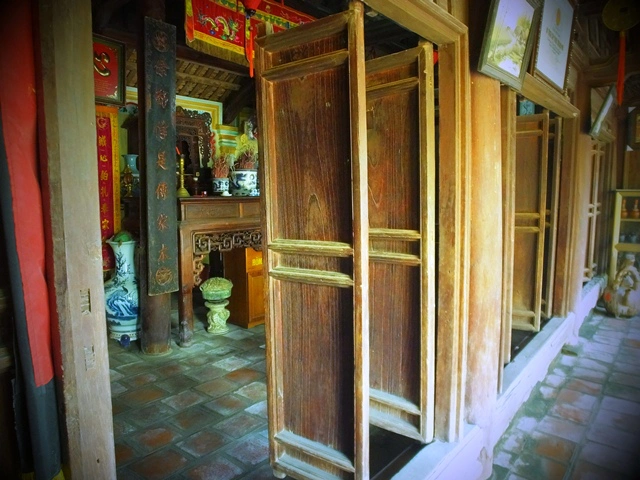 Ngoài ngôi nhà của ông Duệ, trong làng Đông Sơn còn có 13 nhà cổ khác nữa, hiện những ngôi nhà này đang xuống cấp cần được tôn tạo, tu sửa.