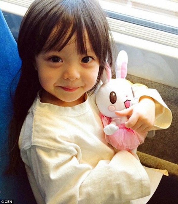 Cô bé Jae-eun đã trở thành hiện tượng trên mạng xã hội ở cả Nhật Bản, Hàn Quốc và một số nước châu Á nhờ ngoại hình lai của mình.