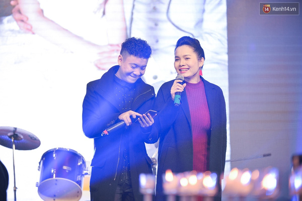 
Justatee cùng Đoàn Thúy Trang song ca hit Tình yêu màu nắng.
