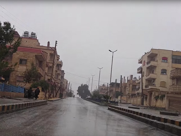 
Sau khi đuổi được người Syria đi, IS đã chiếm lĩnh hết khu nhà đẹp về cho riêng mình.
