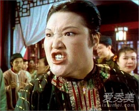 
Lữ Phân trong phim Châu Tinh Trì có vẻ ngoài dữ tợn.
