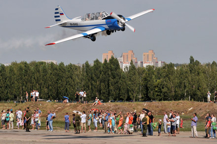 
​Phi công Liên Xô thường xuyên được đào tạo sử dụng các máy bay Yak-52. Nó được sản xuất từ năm 1979 đến năm 1998 
