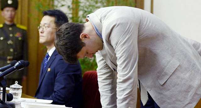 Sinh viên người Mỹ Frederick Warmbier bị bắt ở Triều Tiên mới đây đã thú nhận hành vi ăn cắp một khẩu hiệu chính trị tại quốc gia này.