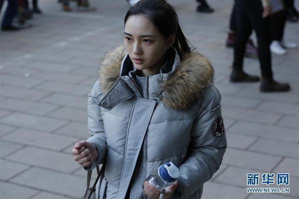 Triệu Gia Mẫn, thành viên nhóm nhạc thần tượng SNH48 của Trung Quốc lo lắng trước giờ thi.