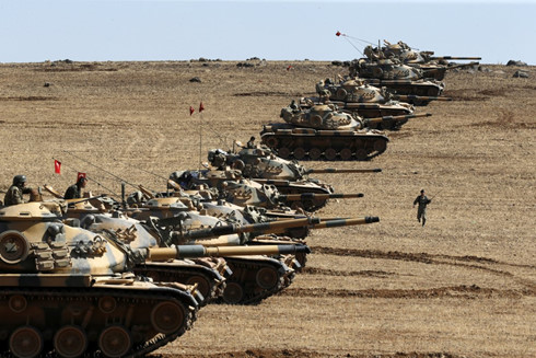 Xe tăng Thổ Nhĩ Kỳ tại khu vực biên giới Thổ Nhĩ Kỳ - Syria. Ảnh: Reuters