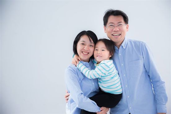 
Bức ảnh hạnh phúc của gia đình bé gái 4 tuổi bị sát hại dã man tại Đài Bắc được mẹ bé chia sẻ trên Facebook.
