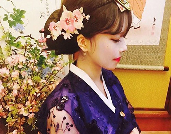 Bên cạnh đó, Eun Hye cũng trông rất kiêu sa trong bộ hanbok truyền thống