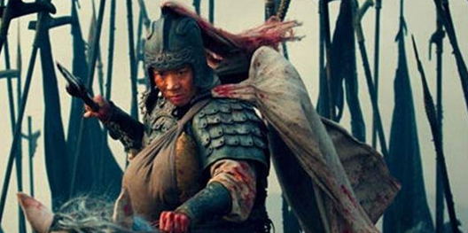 
Hình ảnh Triệu Vân một mình một ngựa cùng A Đẩu thoát vòng vây quân Ngụy trên phim.
