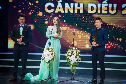 
Nhã Phương vượt qua Kiều Thanh và Thúy Hằng ở hạng mục Nữ diễn viên truyền hình xuất sắc nhất.
