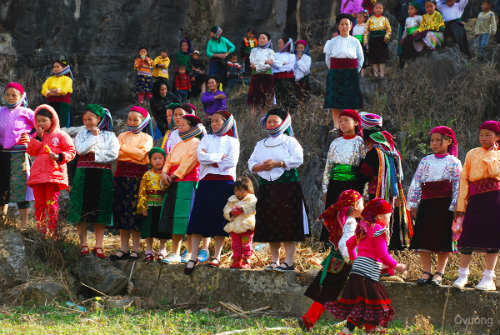Trang phục rực rỡ sắc màu của đồng bào dân tộc Mông, Dao