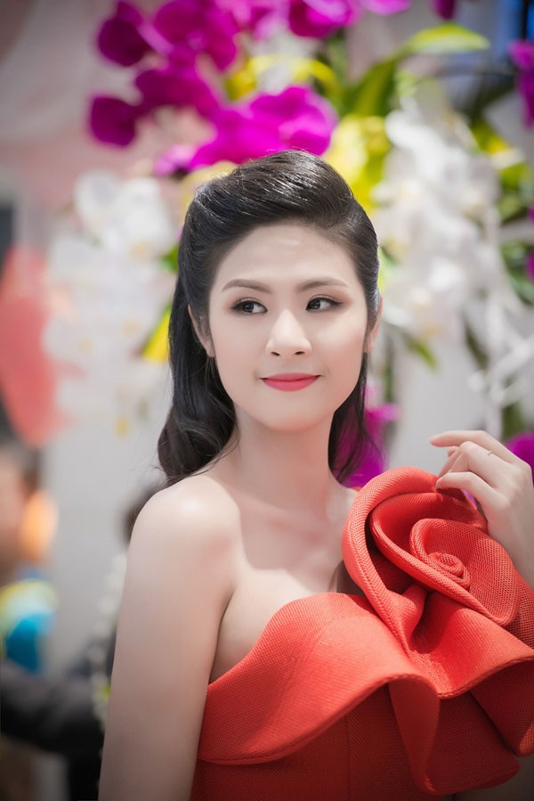 Hoa hậu Ngọc Hân đã đẹp lên gấp bội so với lúc đăng quang Hoa hậu Việt Nam 2010. 